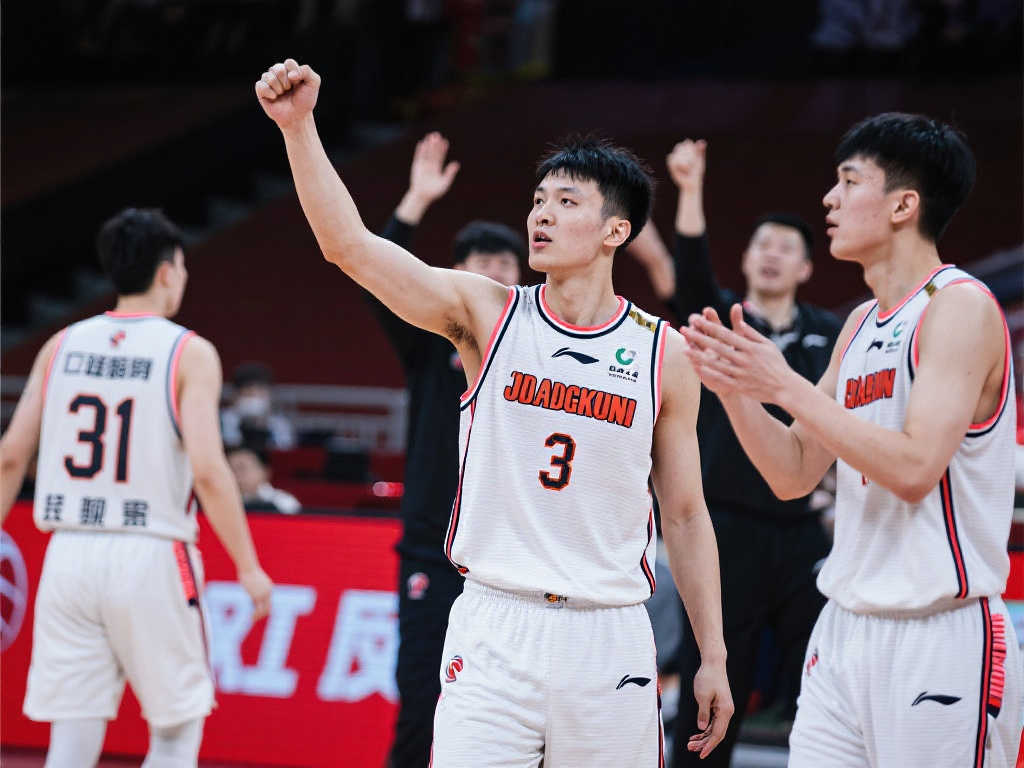 肩作戰的是 肩作戰的是